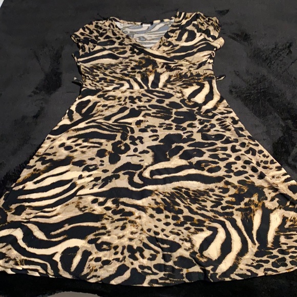 COPY - Women’s animal print dress - Picture 2 of 4